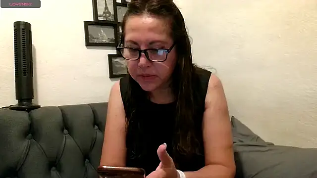 Snapshot of MirandaLatinaLovely chatting on 05-27-26, 05:54 MirandaLatinaLovely online show from 05-27-26, 05:54