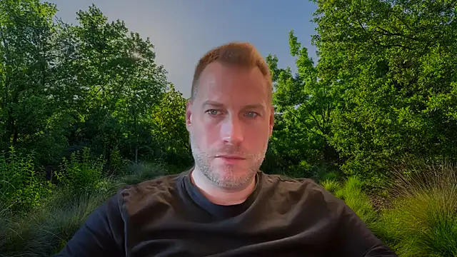 Snapshot of Christian87xxx chatting on 09-17-25, 06:04 Christian87xxx online show from 09-17-25, 06:04