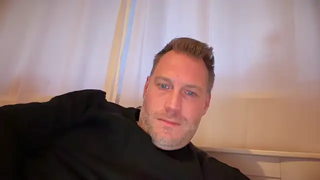 Snapshot of Christian87xxx chatting on 11-06-25, 03:46 Christian87xxx online show from 11-06-25, 03:46