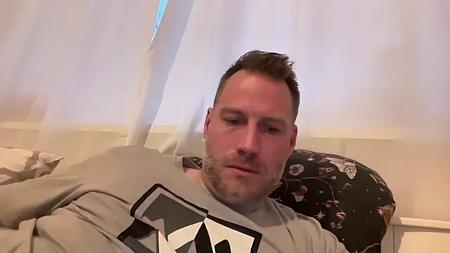 Snapshot of Christian87xxx chatting on 11-08-25, 03:45 Christian87xxx online show from 11-08-25, 03:45