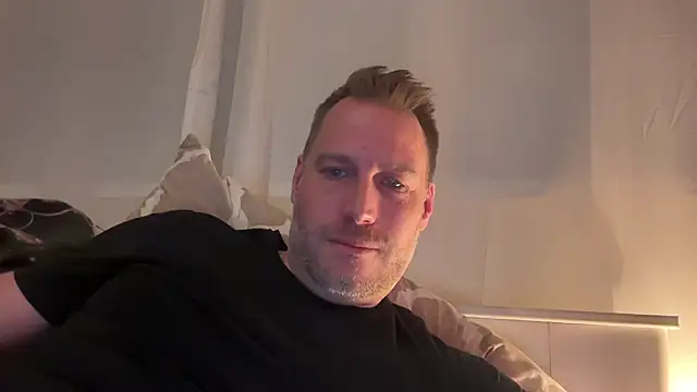 Snapshot of Christian87xxx chatting on 11-13-25, 05:01 Christian87xxx online show from 11-13-25, 05:01