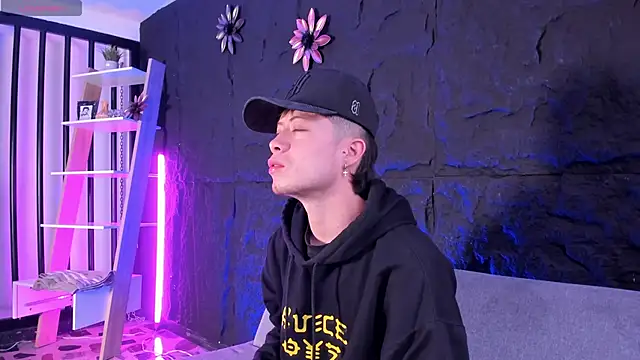 marcuscollins1  online show from 10-03-25, 02:14