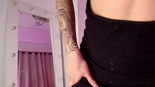 sara lopee1 online show from 10-15-25, 11:54