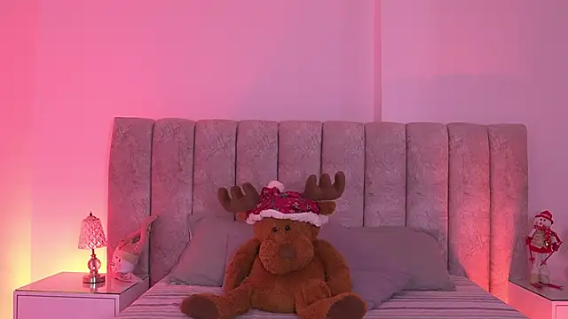 sara lopee1 online show from 12-19-25, 12:01