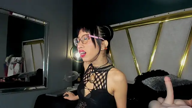 Snapshot of Mara_Gonzalez chatting on 12-02-25, 01:39 Mara Gonzalez online show from 12-02-25, 01:39