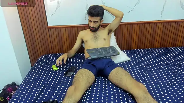 Snapshot of Arah_issaa chatting on 02-19-25, 04:44 Arah issaa online show from 02-19-25, 04:44