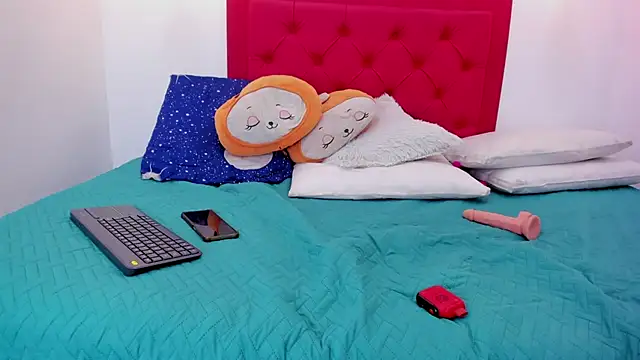 Snapshot of Arah_issaa chatting on 03-19-25, 01:43 Arah issaa online show from 03-19-25, 01:43