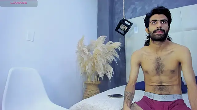 Snapshot of Arah_issaa chatting on 10-31-25, 10:44 Arah issaa online show from 10-31-25, 10:44