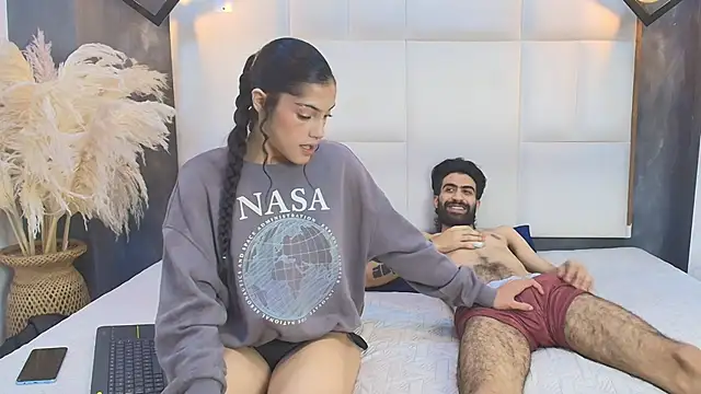 Snapshot of Arah_issaa chatting on 11-28-25, 10:34 Arah issaa online show from 11-28-25, 10:34