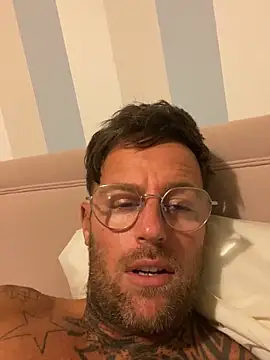 Snapshot of Jamesdeanmcqueen chatting on 01-29-25, 07:11 Jamesdeanmcqueen online show from 01-29-25, 07:11