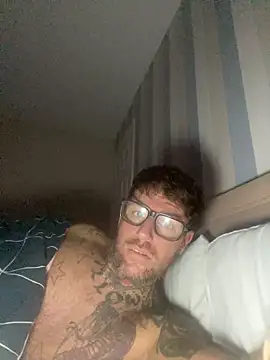 Snapshot of Jamesdeanmcqueen chatting on 11-04-25, 11:26 Jamesdeanmcqueen online show from 11-04-25, 11:26