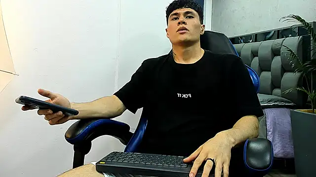 Snapshot of roan_birkin chatting on 09-29-25, 08:57 roan birkin online show from 09-29-25, 08:57