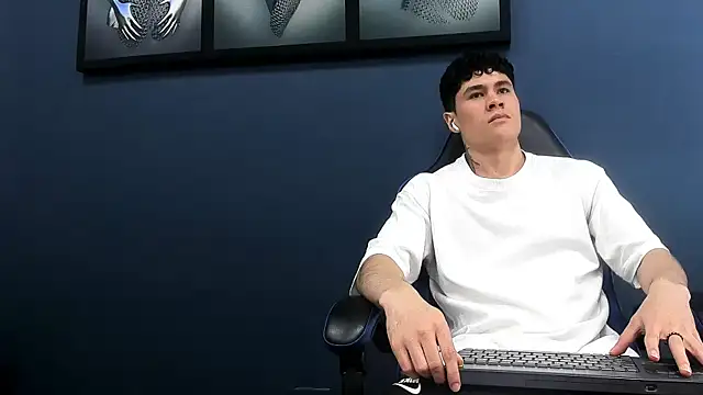 Snapshot of roan_birkin chatting on 10-09-25, 07:34 roan birkin online show from 10-09-25, 07:34