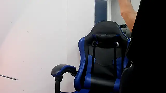 Snapshot of roan_birkin chatting on 10-11-25, 07:23 roan birkin online show from 10-11-25, 07:23