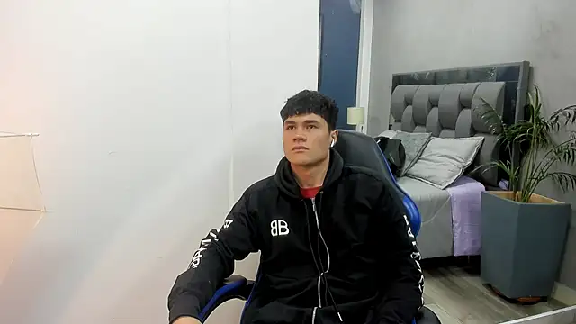 Snapshot of roan_birkin chatting on 10-12-25, 07:24 roan birkin online show from 10-12-25, 07:24