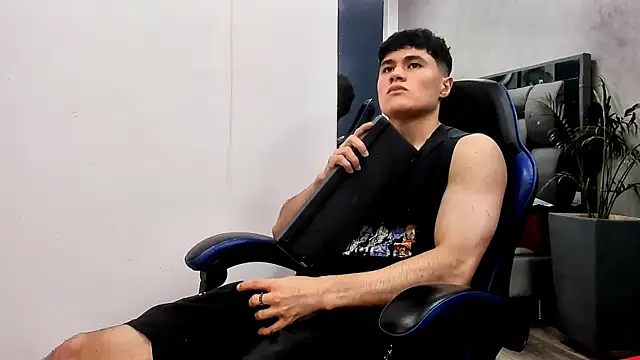 Snapshot of roan_birkin chatting on 10-13-25, 08:53 roan birkin online show from 10-13-25, 08:53