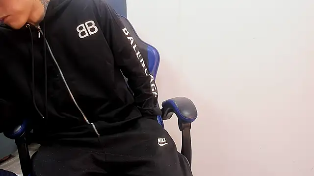 Snapshot of roan_birkin chatting on 10-22-25, 08:30 roan birkin online show from 10-22-25, 08:30