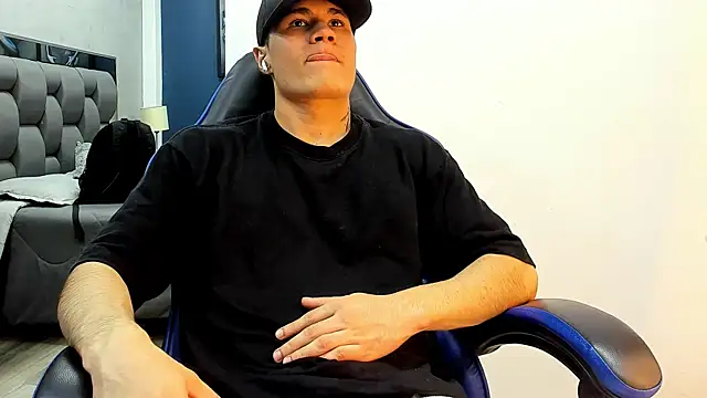 Snapshot of roan_birkin chatting on 10-27-25, 07:40 roan birkin online show from 10-27-25, 07:40