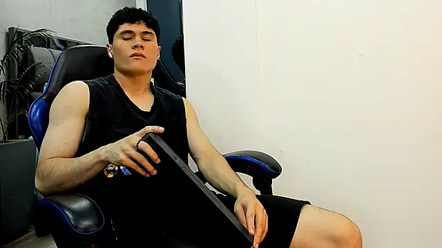 Snapshot of roan_birkin chatting on 10-31-25, 07:59 roan birkin online show from 10-31-25, 07:59