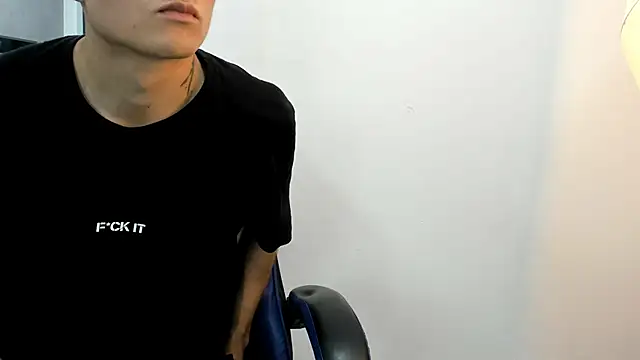 Snapshot of roan_birkin chatting on 11-12-25, 07:24 roan birkin online show from 11-12-25, 07:24