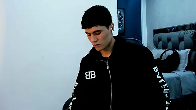 Snapshot of roan_birkin chatting on 11-24-25, 07:13 roan birkin online show from 11-24-25, 07:13