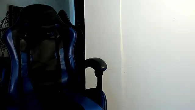 Snapshot of roan_birkin chatting on 11-30-25, 07:18 roan birkin online show from 11-30-25, 07:18