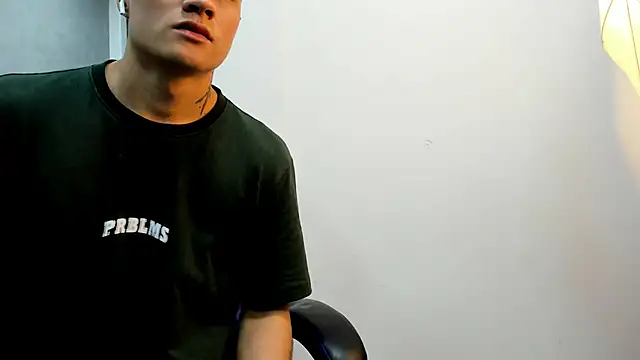 Snapshot of roan_birkin chatting on 12-03-25, 07:23 roan birkin online show from 12-03-25, 07:23