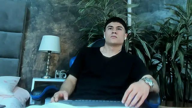 Snapshot of roan_birkin chatting on 05-11-26, 07:44 roan birkin online show from 05-11-26, 07:44