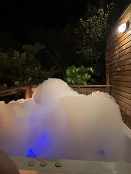 Lally Valencia   online show from 10-29-25, 11:28