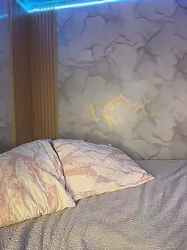 Lally Valencia   online show from 11-25-25, 03:34