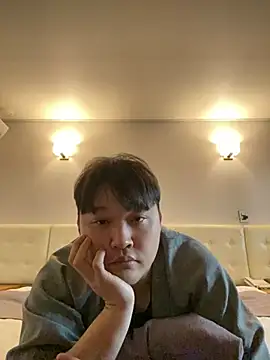 offwhite777 online show from 02-19-25, 08:22