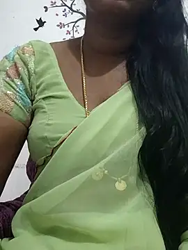 Snapshot of Tamil_Meera12 chatting on 12-19-25, 06:42 Tamil Meera12 online show from 12-19-25, 06:42