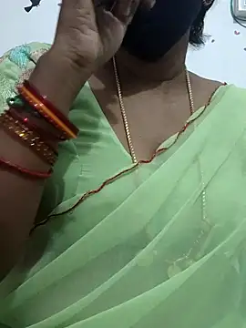 Snapshot of Tamil_Meera12 chatting on 12-19-25, 06:59 Tamil Meera12 online show from 12-19-25, 06:59