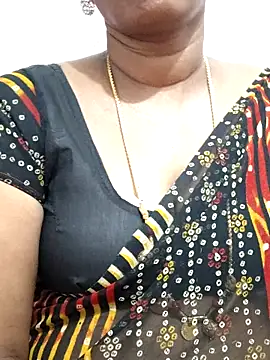 Snapshot of Tamil_Meera12 chatting on 02-13-26, 05:31 Tamil Meera12 online show from 02-13-26, 05:31