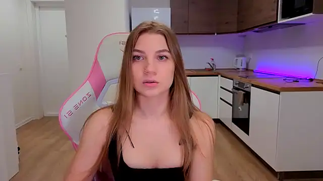 Enjoy everymoment  online show from 03-19-26, 07:18