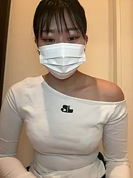 Snapshot of Rara__oo chatting on 02-18-25, 04:15 Rara oo online show from 02-18-25, 04:15