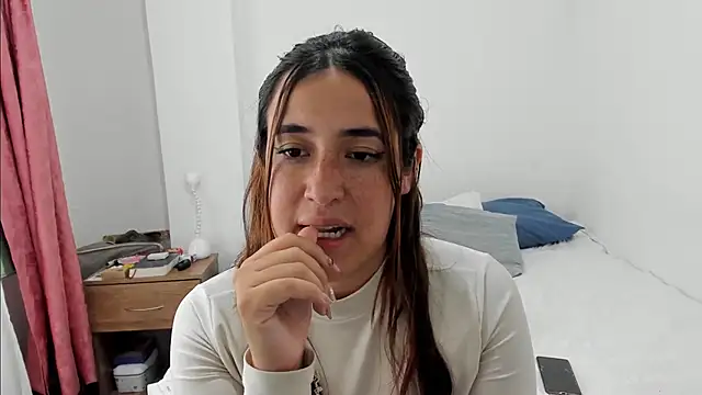 Snapshot of __leaa chatting on 02-26-25, 08:00 leaa online show from 02-26-25, 08:00