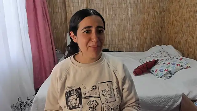 Snapshot of __leaa chatting on 10-28-25, 10:12 leaa online show from 10-28-25, 10:12