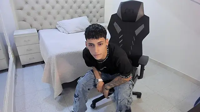 JhoanLeandro online show from 01-06-26, 05:44