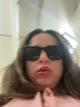 Snapshot of laarti chatting on 04-19-26, 10:25 laarti online show from 04-19-26, 10:25