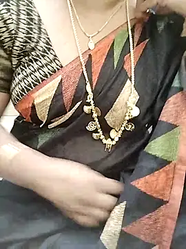 Snapshot of Tamil_Radha chatting on 10-14-25, 02:29 Tamil Radha online show from 10-14-25, 02:29
