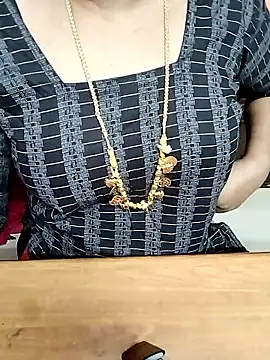 Snapshot of Tamil_Radha chatting on 10-16-25, 01:28 Tamil Radha online show from 10-16-25, 01:28