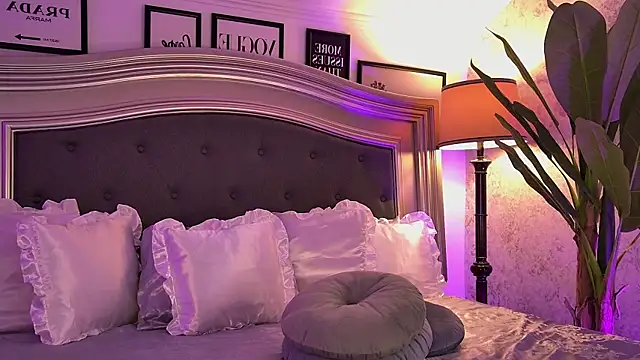 Amber Luna online show from 09-28-25, 05:24