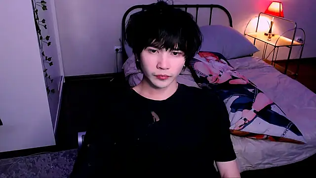 Snapshot of rennnuts chatting on 10-04-25, 07:45 rennnuts online show from 10-04-25, 07:45