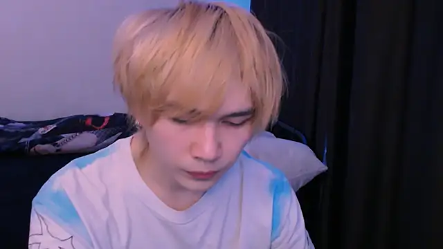 Snapshot of rennnuts chatting on 02-19-26, 02:35 rennnuts online show from 02-19-26, 02:35