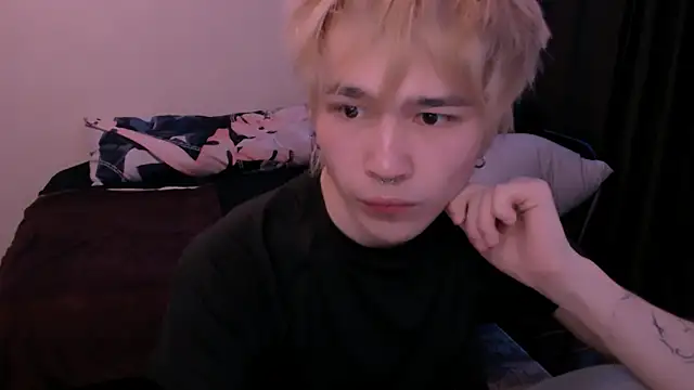 Snapshot of rennnuts chatting on 03-14-26, 06:41 rennnuts online show from 03-14-26, 06:41