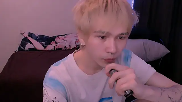 Snapshot of rennnuts chatting on 03-16-26, 10:30 rennnuts online show from 03-16-26, 10:30