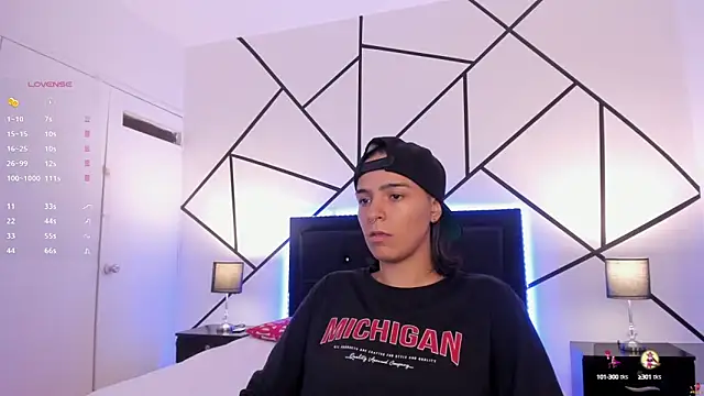 Liiam smith  online show from 02-12-25, 12:22