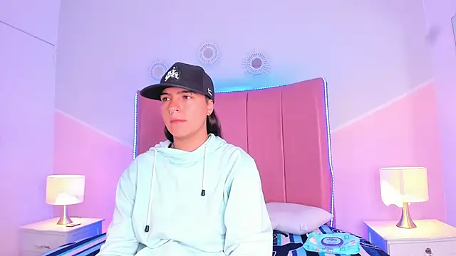 Liiam smith  online show from 09-09-25, 02:27