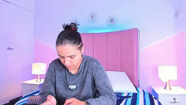 Liiam smith  online show from 09-10-25, 01:11